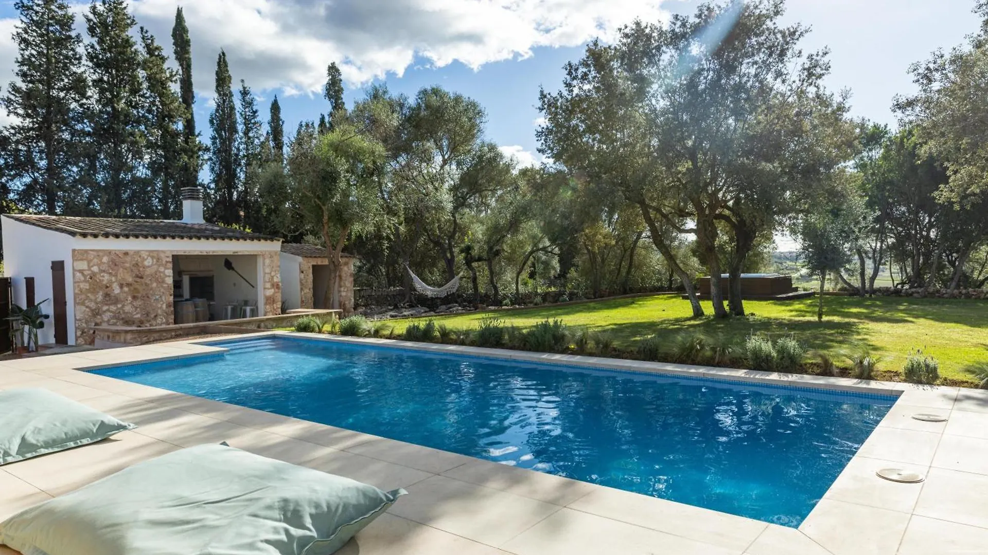 Es Mirador De Vernissa Jacuzzi Sauna Y Piscina Santa Margalida Spain